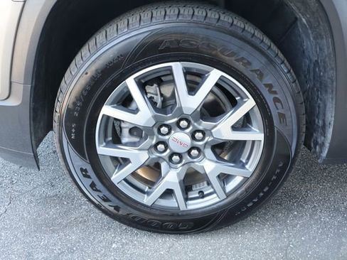 Certified 2022 GMC Acadia SLT w/ Technology Package image 12