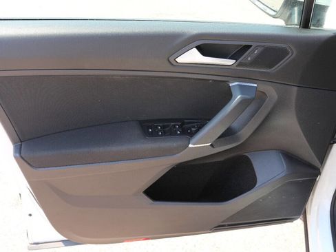 Used 2020 Volkswagen Tiguan S image 8