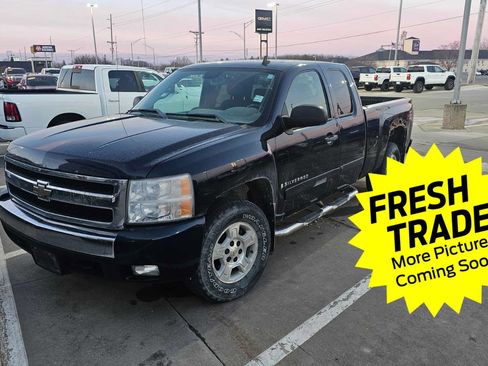 Used 2007 Chevrolet Silverado 1500 LT w/ 1LT Convenience Package image 3