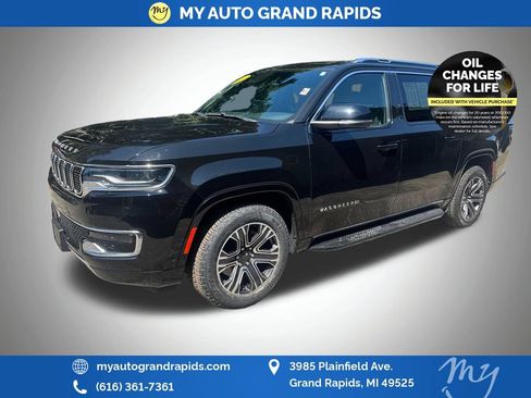 Used 2024 Jeep Wagoneer L Series II w/ Flexible Seating Group AWD/4WD image 3