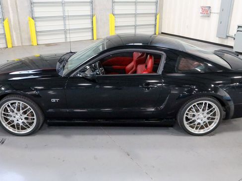 Used 2005 Ford Mustang GT RWD image 7