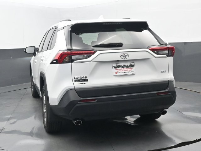Used 2024 Toyota RAV4 XLE w/ Convenience Package FWD image 4