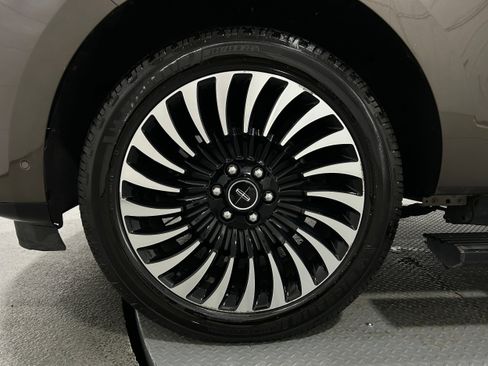 Used 2018 Lincoln Navigator L Black Label w/ Cargo Package image 40