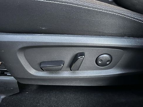 Used 2024 Nissan Pathfinder SV image 19