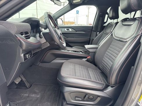 Used 2025 Ford Explorer ST-Line w/ ST-Line Street Pack image 2