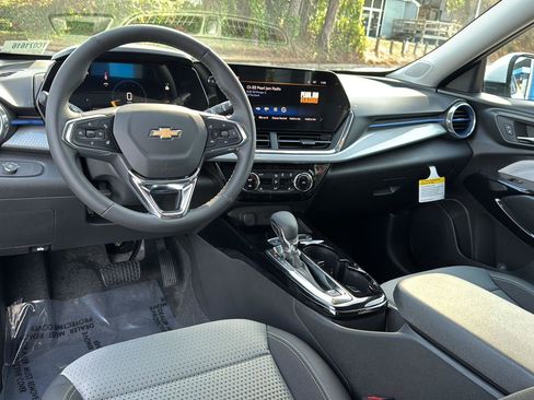 New 2026 Chevrolet Trax LT w/ Driver Confidence Package image 16