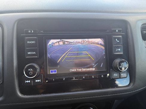 Used 2021 Honda HR-V LX image 12