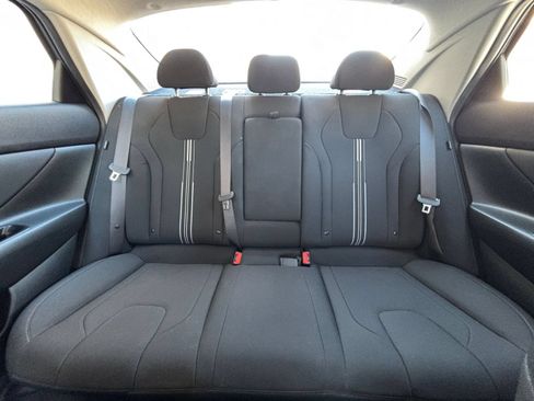 Used 2025 Hyundai Elantra SEL FWD image 39