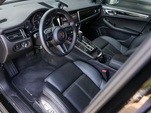 Certified 2026 Porsche Macan AWD/4WD image 4