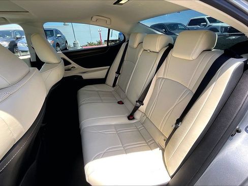 Used 2022 Lexus ES 300h w/ Accessory Package 2 FWD image 21