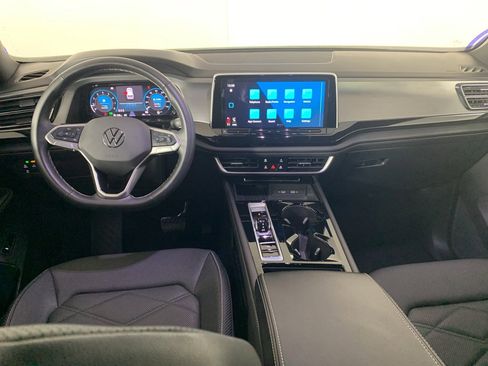 Used 2025 Volkswagen Atlas Cross Sport SE image 34