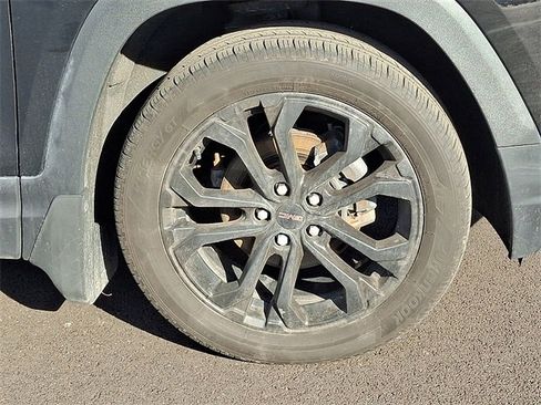 Used 2022 GMC Terrain SLT w/ Tech Package image 9