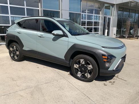 Used 2025 Hyundai Kona SEL image 2