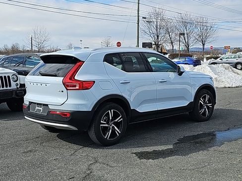Certified 2025 Volvo XC40 B5 Core image 12