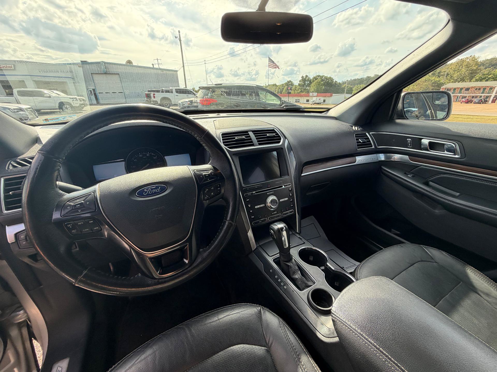 Used 2018 Ford Explorer Limited FWD image 8