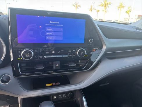 Certified 2025 Toyota Highlander Limited FWD image 19