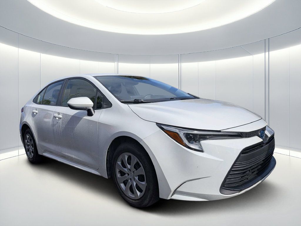Used 2024 Toyota Corolla LE FWD image 2