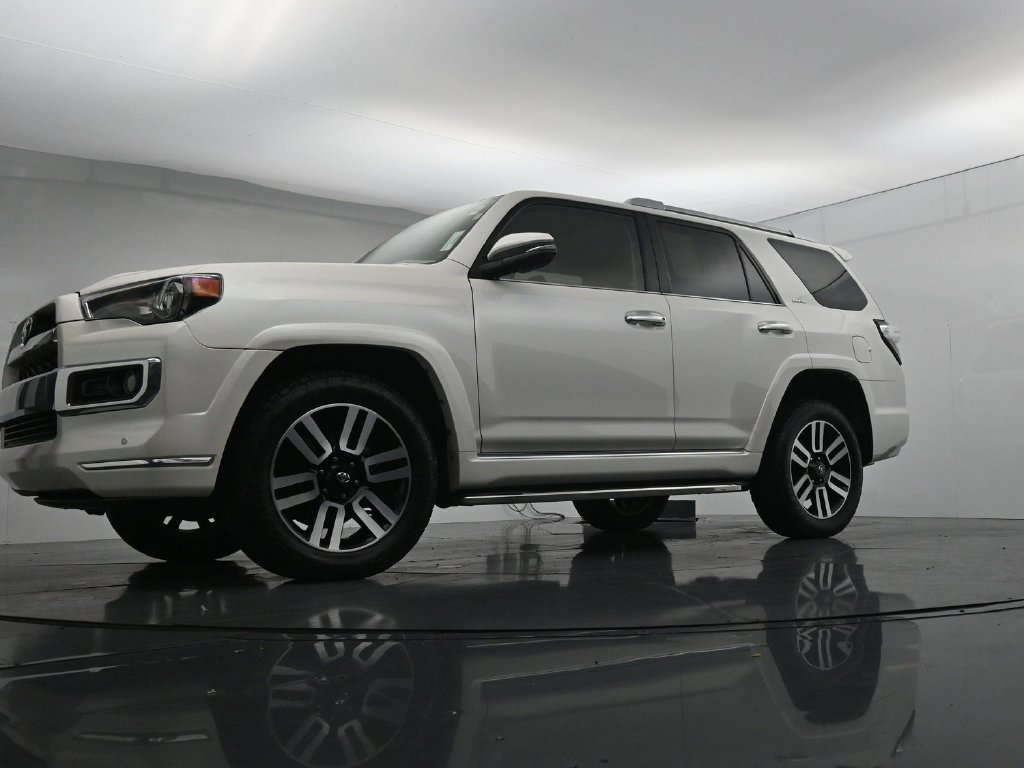Used 2017 Toyota 4Runner Limited AWD/4WD image 40