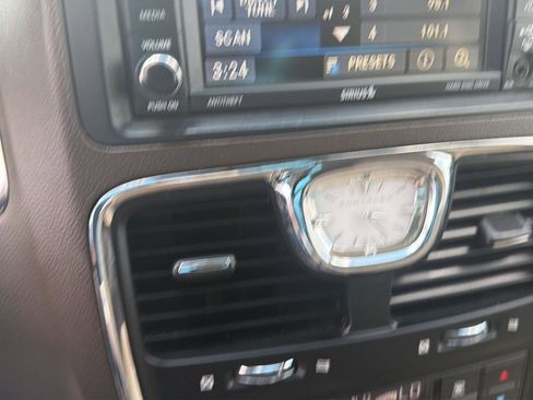 Used 2016 Chrysler Town & Country Touring FWD image 24