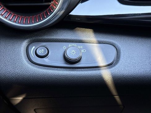 Used 2025 Chevrolet Trax RS w/ Sunroof Package image 13