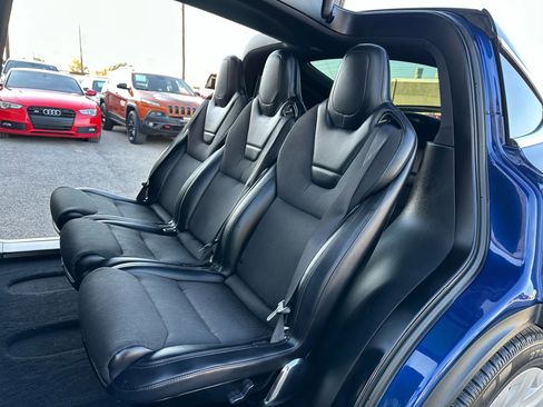 Used 2016 Tesla Model X 60D image 18