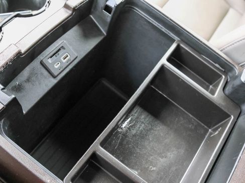 Used 2021 Chevrolet Tahoe Z71 w/ Luxury Package AWD/4WD image 26