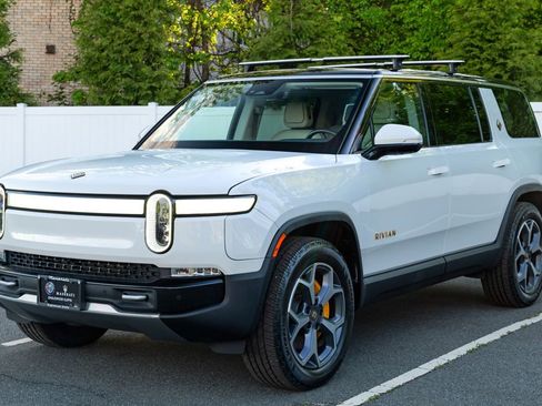 Used 2024 Rivian R1S Adventure AWD/4WD image 3
