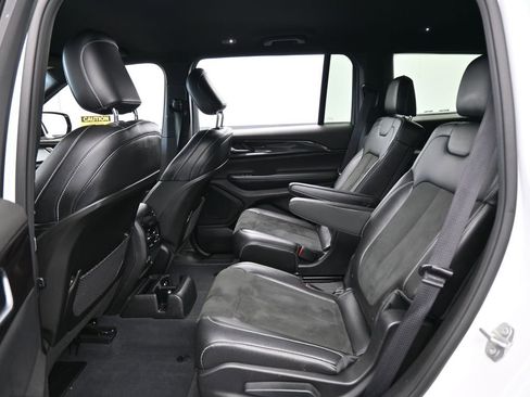 Used 2023 Jeep Grand Cherokee L Altitude image 30