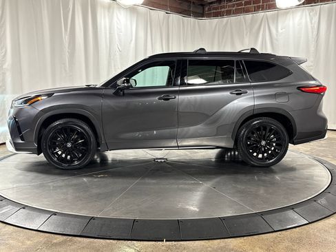 Used 2023 Toyota Highlander XSE AWD/4WD image 6