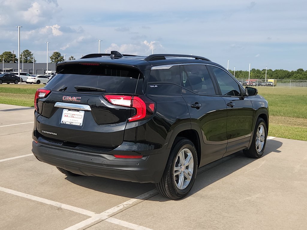 Used 2023 GMC Terrain SLE w/ Driver Convenience Package FWD image 5