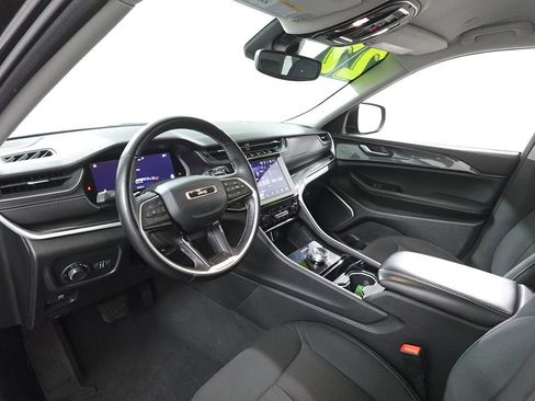 Used 2022 Jeep Grand Cherokee Laredo w/ Luxury Tech Group I image 13