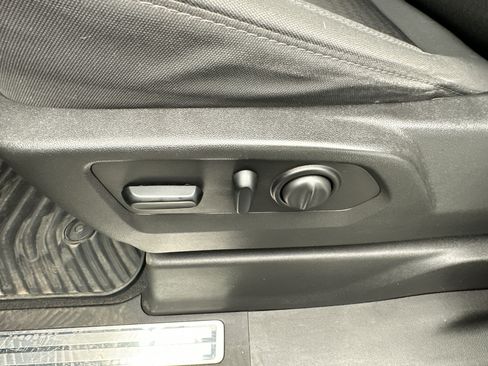 Certified 2021 Chevrolet Silverado 1500 LT AWD/4WD image 15