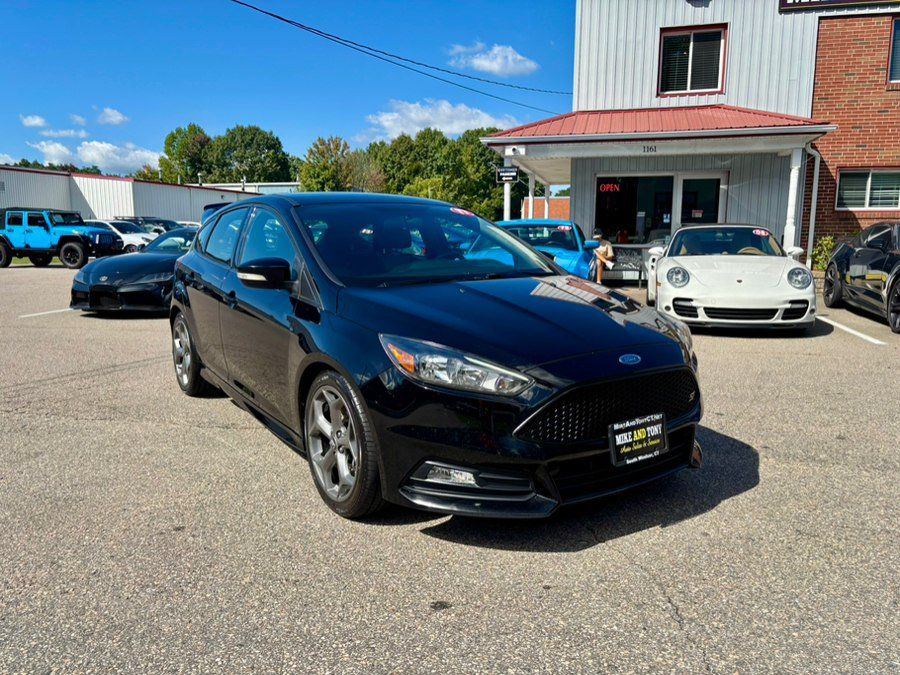 Used 2017 Ford Focus ST FWD image 3