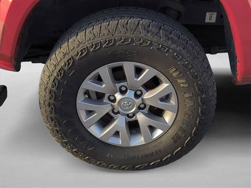 Used 2019 Toyota Tacoma SR5 RWD image 6
