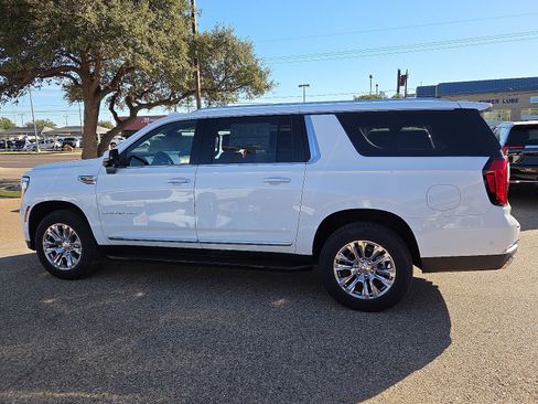 New 2026 GMC Yukon XL Denali image 2