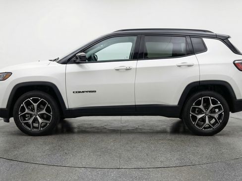 Used 2025 Jeep Compass Limited image 5