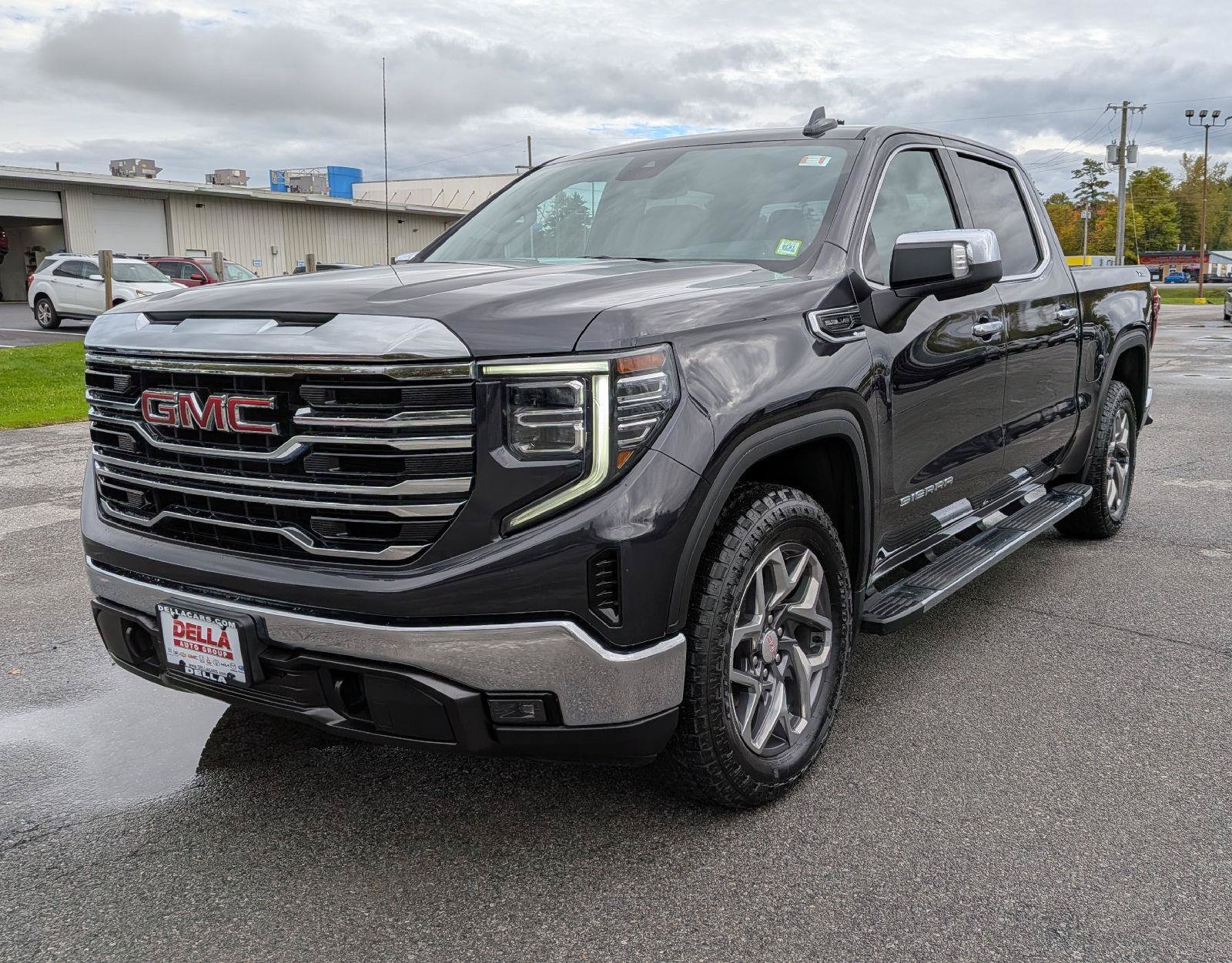 Used 2023 GMC Sierra 1500 SLT w/ SLT Premium Package AWD/4WD image 3