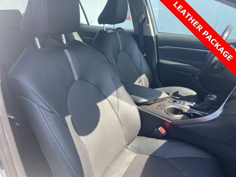 Used 2023 Toyota Camry XSE image 3