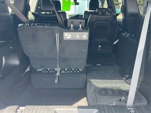 Used 2019 Chrysler Pacifica Touring-L w/ S Appearance Package FWD image 11