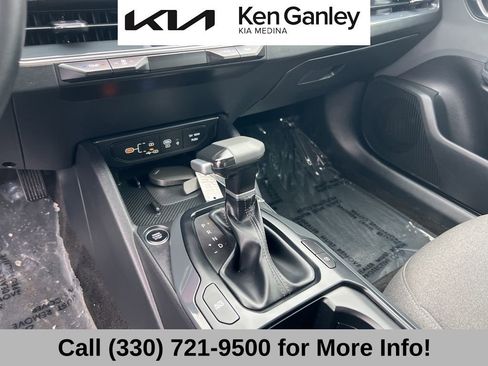Used 2025 Kia K4 EX image 35