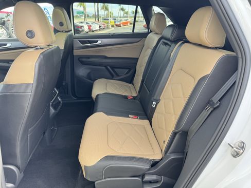 Used 2024 Volkswagen Atlas Cross Sport SE w/ Panoramic Sunroof Package image 34