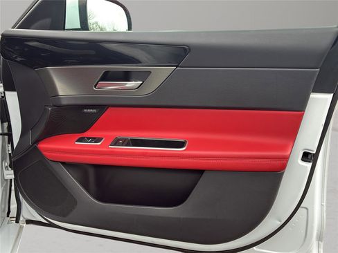 Used 2020 Jaguar XF Checkered Flag image 35