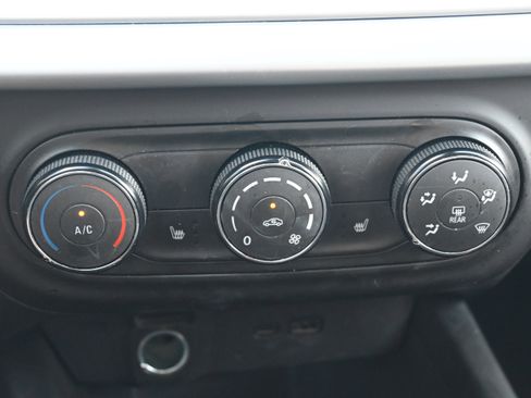 Used 2024 Chevrolet Trax LS w/ LS Convenience Package image 20