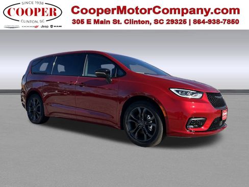 New 2026 Chrysler Pacifica Select FWD image 2