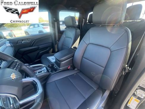Used 2024 Chevrolet Colorado LT w/ LT Convenience Package III image 24