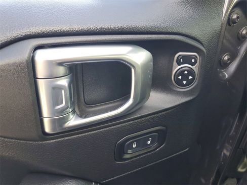 Used 2021 Jeep Wrangler Unlimited Sahara image 19