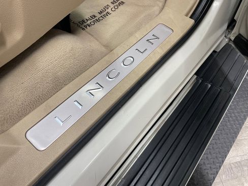 Used 2006 Lincoln Navigator Ultimate image 39