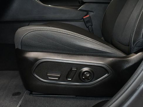 Used 2024 Jeep Grand Cherokee Laredo X image 17