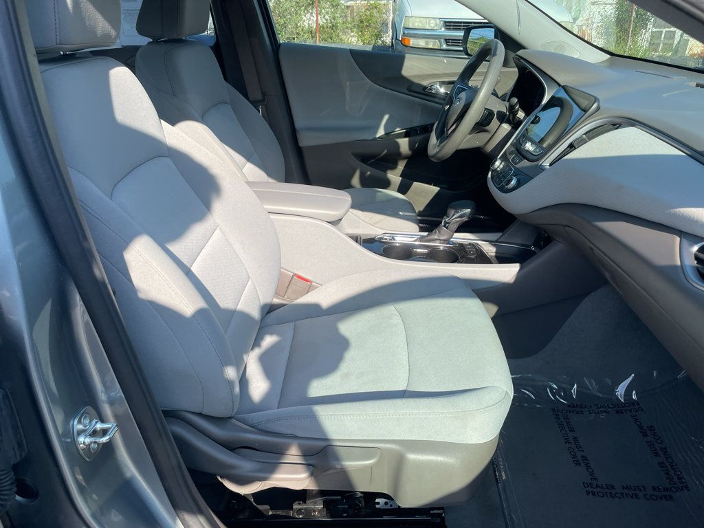 Certified 2025 Chevrolet Malibu LT FWD image 12