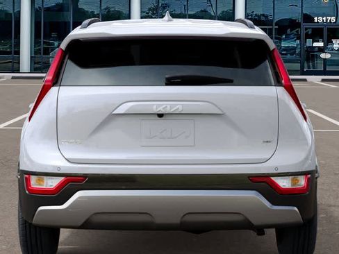 New 2025 Kia Niro SX image 13